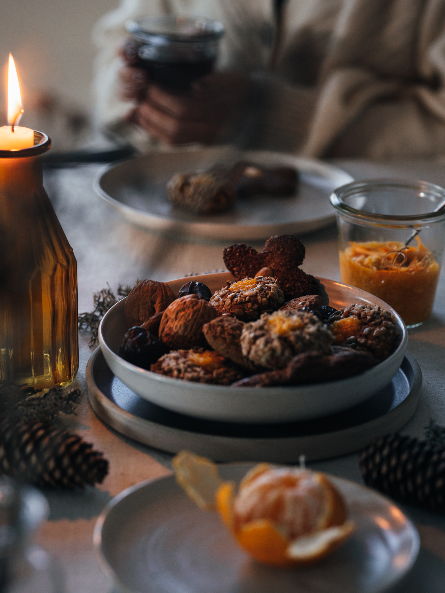 hygge im Wohnzimmer mit einer Tasse Tee, Kein Weihnachten ohne Lebkuchenkekse. Statt der traditionellen Rezeptur habe ich mich für eine einfache und gesundes Variante entschieden.
