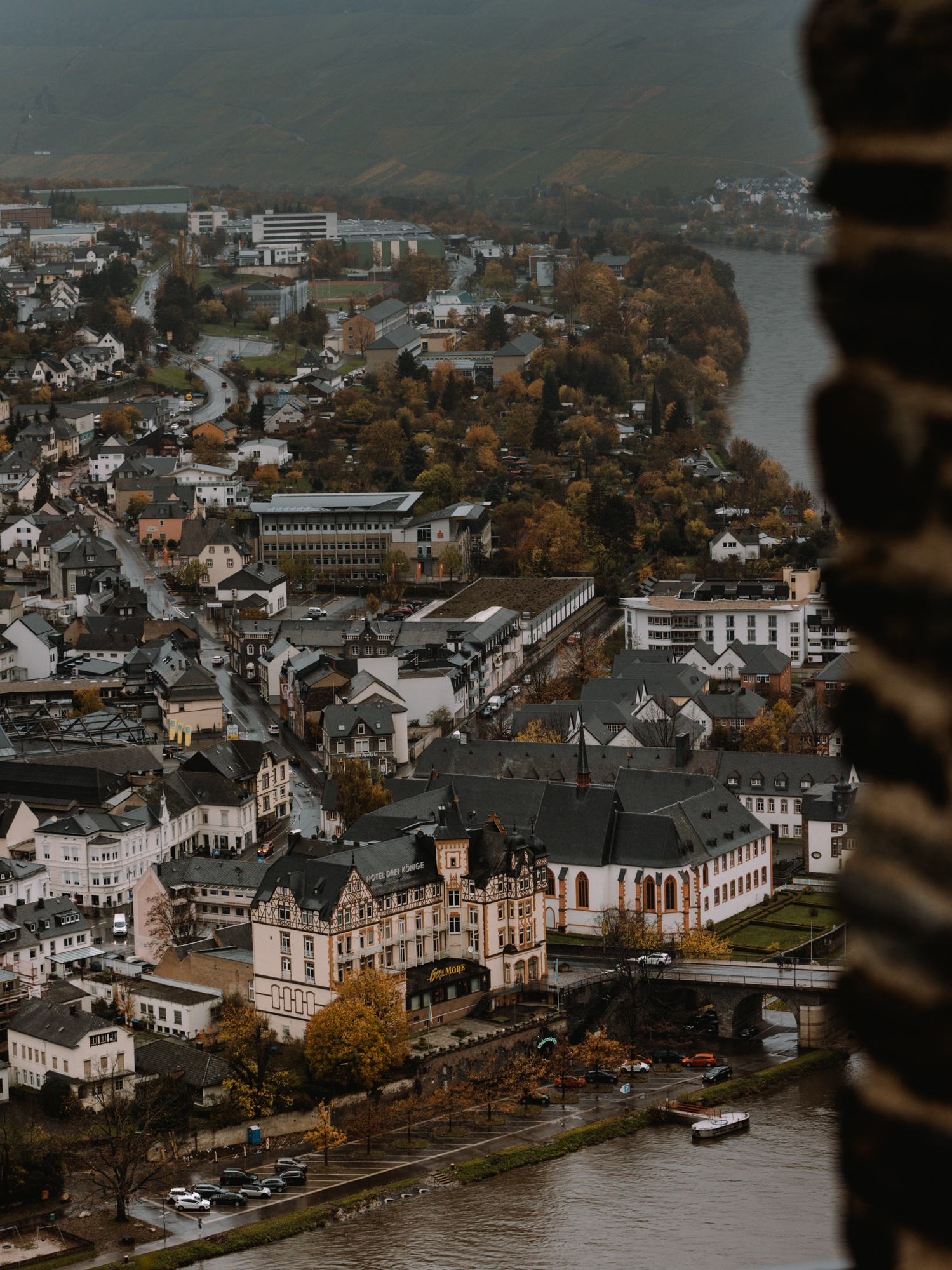 Ausblick von der Ruine Landshut auf Bernkastel-Kues